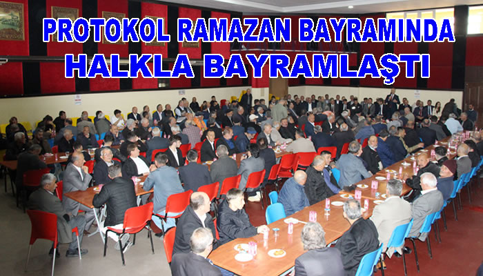 PROTOKOL RAMAZAN BAYRAMINDA HALKLA BAYRAMLAŞTI